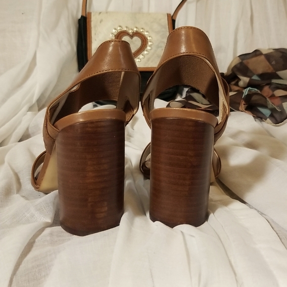NWOT Sz 9 Tan Leather Chunky heels - Picture 4 of 6